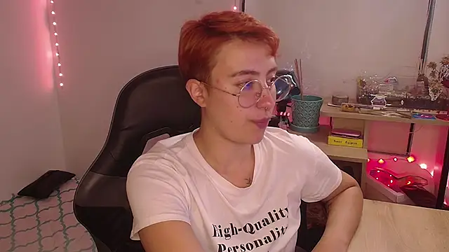 Snapshot of Liil_cat chatting on 8, 9, 2025 Liil cat online show from 8, 9, 2025