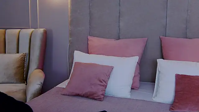 Snapshot of Betty_Bridge chatting on 24, 12, 2024 Betty Bridge online show from 24, 12, 2024