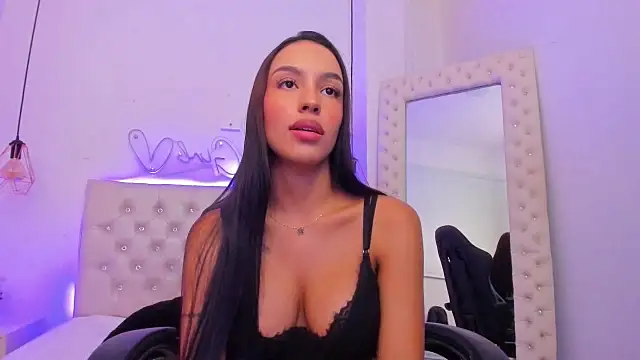 Snapshot of xiomara__cortes chatting on 14, 3, 2025 xiomara  cortes online show from 14, 3, 2025