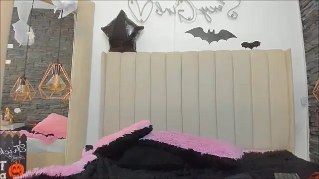 xiomara  cortes online show from 30, 10, 2025