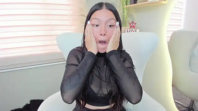 Snapshot of julieta_evans_ chatting on 25, 11, 2025 julieta evans online show from 25, 11, 2025