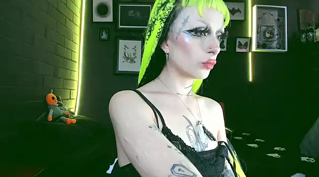 Snapshot of insania_9999_ chatting on 9, 12, 2024 insania 9999 online show from 9, 12, 2024