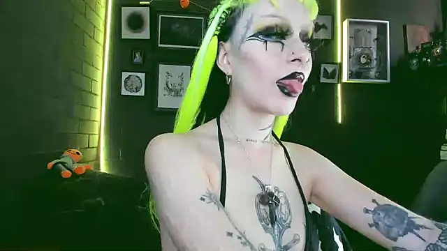 Snapshot of insania_9999_ chatting on 8, 1, 2025 insania 9999 online show from 8, 1, 2025