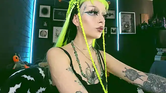 Snapshot of insania_9999_ chatting on 1, 2, 2025 insania 9999 online show from 1, 2, 2025