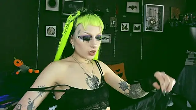 Snapshot of insania_9999_ chatting on 13, 2, 2025 insania 9999 online show from 13, 2, 2025