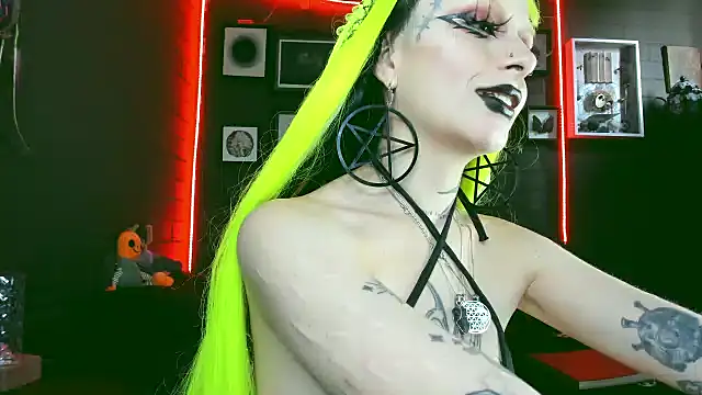 Snapshot of insania_9999_ chatting on 18, 2, 2025 insania 9999 online show from 18, 2, 2025