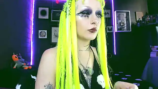 Snapshot of insania_9999_ chatting on 20, 2, 2025 insania 9999 online show from 20, 2, 2025