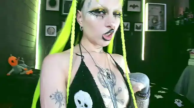 Snapshot of insania_9999_ chatting on 5, 3, 2025 insania 9999 online show from 5, 3, 2025
