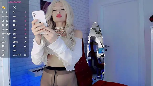 Snapshot of WhiteBunny chatting on 23, 1, 2025 WhiteBunny online show from 23, 1, 2025