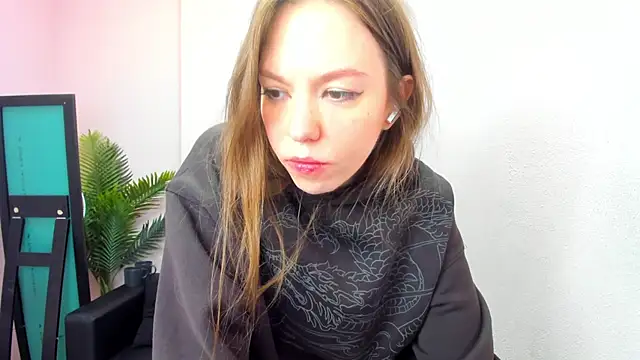 Snapshot of Persephoni chatting on 1, 3, 2025 Persephoni online show from 1, 3, 2025