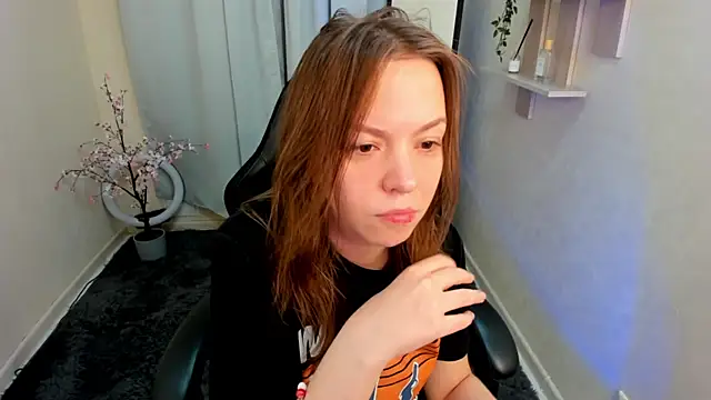 Snapshot of Persephoni chatting on 14, 6, 2026 Persephoni online show from 14, 6, 2026
