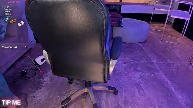 SophieBarnett online show from 12, 2, 2026