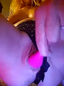 Snapshot of sexynini83 chatting on 27, 12, 2024 sexynini83 online show from 27, 12, 2024