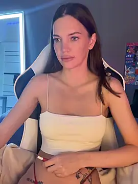 julia fly online show from 10, 10, 2025