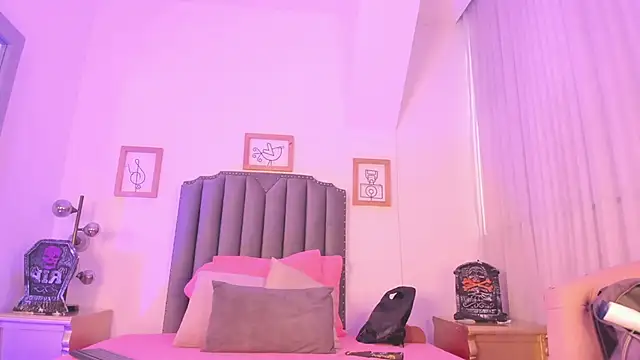 Snapshot of Vega___16 chatting on 31, 10, 2025 Vega 16 online show from 31, 10, 2025