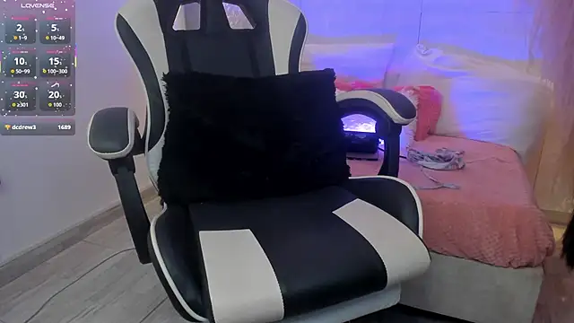 dominique25  online show from 23, 7, 2026