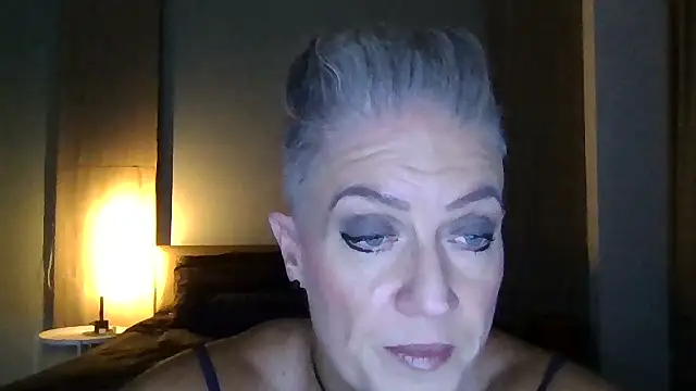 Snapshot of Devon2020 chatting on 11, 11, 2025 Devon2020 online show from 11, 11, 2025