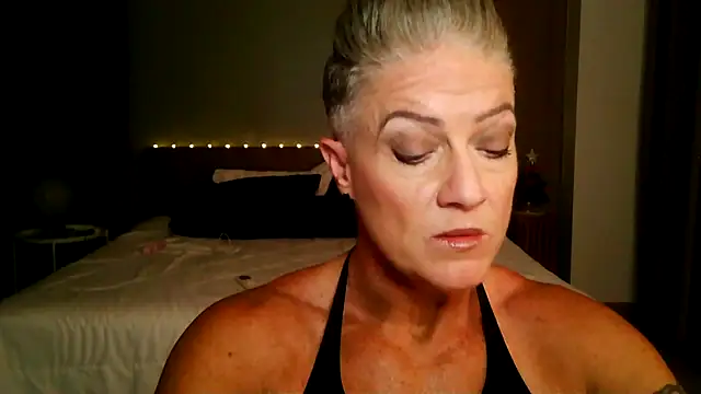 Snapshot of Devon2020 chatting on 17, 12, 2025 Devon2020 online show from 17, 12, 2025