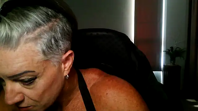 Snapshot of Devon2020 chatting on 23, 3, 2026 Devon2020 online show from 23, 3, 2026