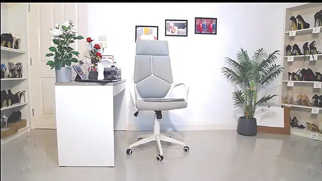 Hotbeebee online show from 9, 3, 2025