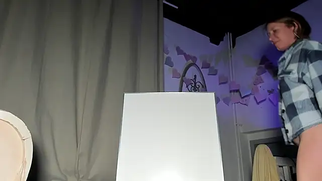 Lola Belgium online show from 24, 2, 2025