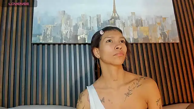 Snapshot of LauraAristizabal chatting on 12, 9, 2025 LauraAristizabal online show from 12, 9, 2025