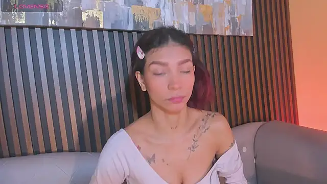 Snapshot of LauraAristizabal chatting on 15, 9, 2025 LauraAristizabal online show from 15, 9, 2025