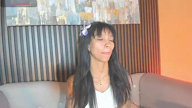 Snapshot of LauraAristizabal chatting on 3, 10, 2025 LauraAristizabal online show from 3, 10, 2025