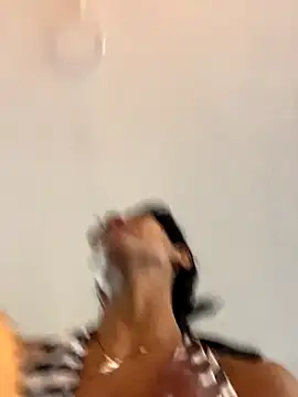 Snapshot of LauraAristizabal chatting on 7, 10, 2025 LauraAristizabal online show from 7, 10, 2025