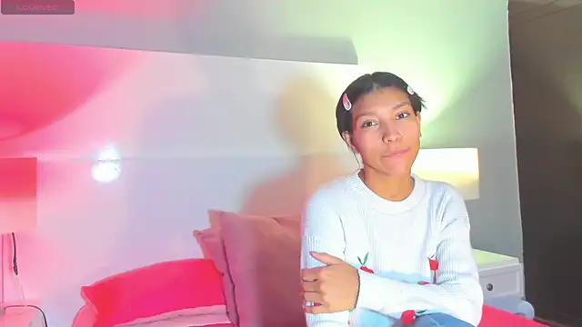 Snapshot of LauraAristizabal chatting on 16, 10, 2025 LauraAristizabal online show from 16, 10, 2025