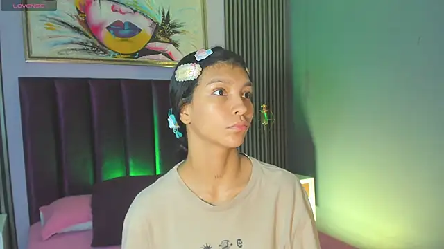 Snapshot of LauraAristizabal chatting on 24, 10, 2025 LauraAristizabal online show from 24, 10, 2025