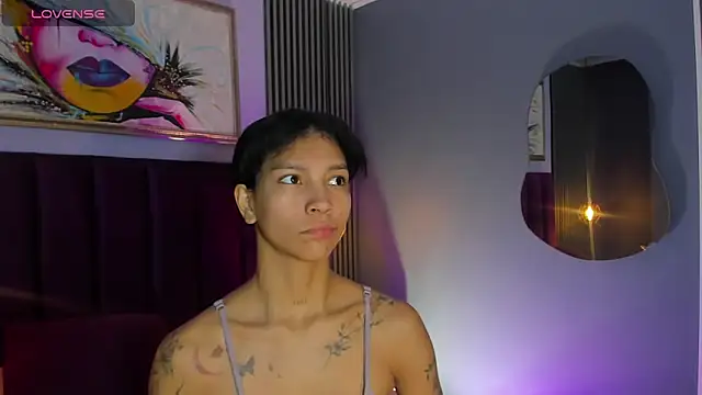 Snapshot of LauraAristizabal chatting on 28, 10, 2025 LauraAristizabal online show from 28, 10, 2025