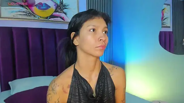 Snapshot of LauraAristizabal chatting on 1, 11, 2025 LauraAristizabal online show from 1, 11, 2025