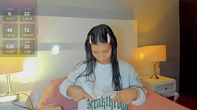 Snapshot of LauraAristizabal chatting on 5, 11, 2025 LauraAristizabal online show from 5, 11, 2025