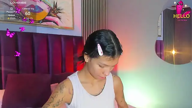 Snapshot of LauraAristizabal chatting on 6, 11, 2025 LauraAristizabal online show from 6, 11, 2025