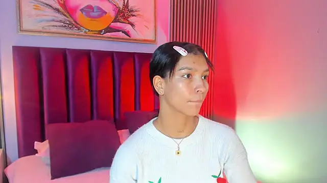 Snapshot of LauraAristizabal chatting on 16, 11, 2025 LauraAristizabal online show from 16, 11, 2025