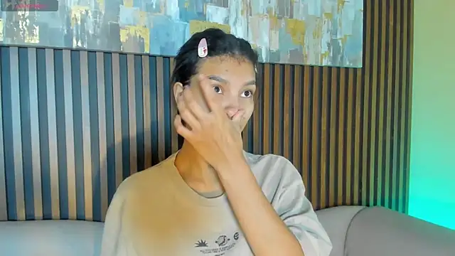 Snapshot of LauraAristizabal chatting on 22, 11, 2025 LauraAristizabal online show from 22, 11, 2025