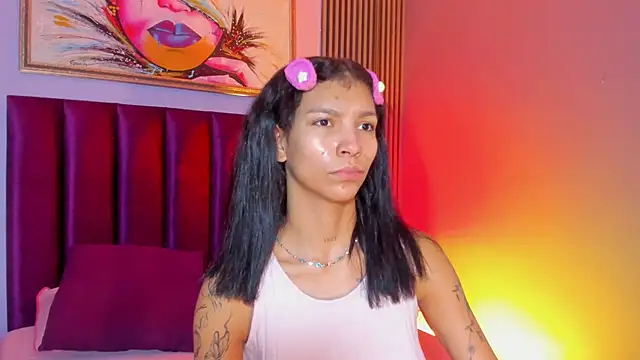 Snapshot of LauraAristizabal chatting on 27, 11, 2025 LauraAristizabal online show from 27, 11, 2025