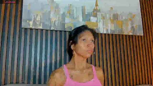 Snapshot of LauraAristizabal chatting on 5, 2, 2026 LauraAristizabal online show from 5, 2, 2026