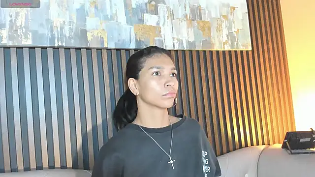 Snapshot of LauraAristizabal chatting on 15, 2, 2026 LauraAristizabal online show from 15, 2, 2026