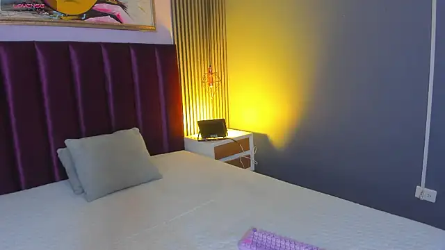 Snapshot of LauraAristizabal chatting on 12, 4, 2026 LauraAristizabal online show from 12, 4, 2026