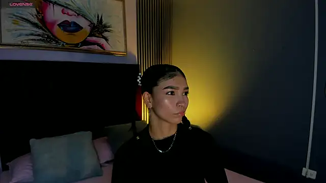 Snapshot of LauraAristizabal chatting on 15, 4, 2026 LauraAristizabal online show from 15, 4, 2026