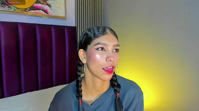 Snapshot of LauraAristizabal chatting on 25, 4, 2026 LauraAristizabal online show from 25, 4, 2026