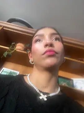 Snapshot of LauraAristizabal chatting on 30, 4, 2026 LauraAristizabal online show from 30, 4, 2026