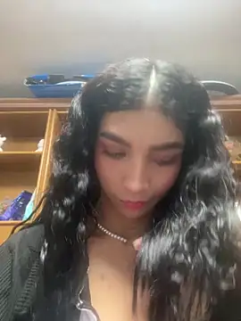 Snapshot of LauraAristizabal chatting on 1, 5, 2026 LauraAristizabal online show from 1, 5, 2026