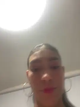 Snapshot of LauraAristizabal chatting on 7, 5, 2026 LauraAristizabal online show from 7, 5, 2026