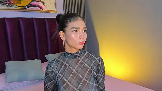 Snapshot of LauraAristizabal chatting on 11, 5, 2026 LauraAristizabal online show from 11, 5, 2026