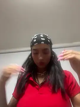 Snapshot of LauraAristizabal chatting on 13, 5, 2026 LauraAristizabal online show from 13, 5, 2026