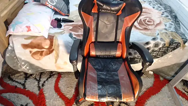 sexyjustin202 online show from 18, 11, 2025