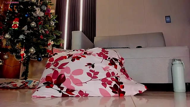 Snapshot of emily-tthompson chatting on 7, 12, 2024 emily-tthompson online show from 7, 12, 2024